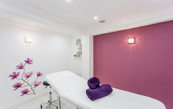 Mirage salon photograph 1